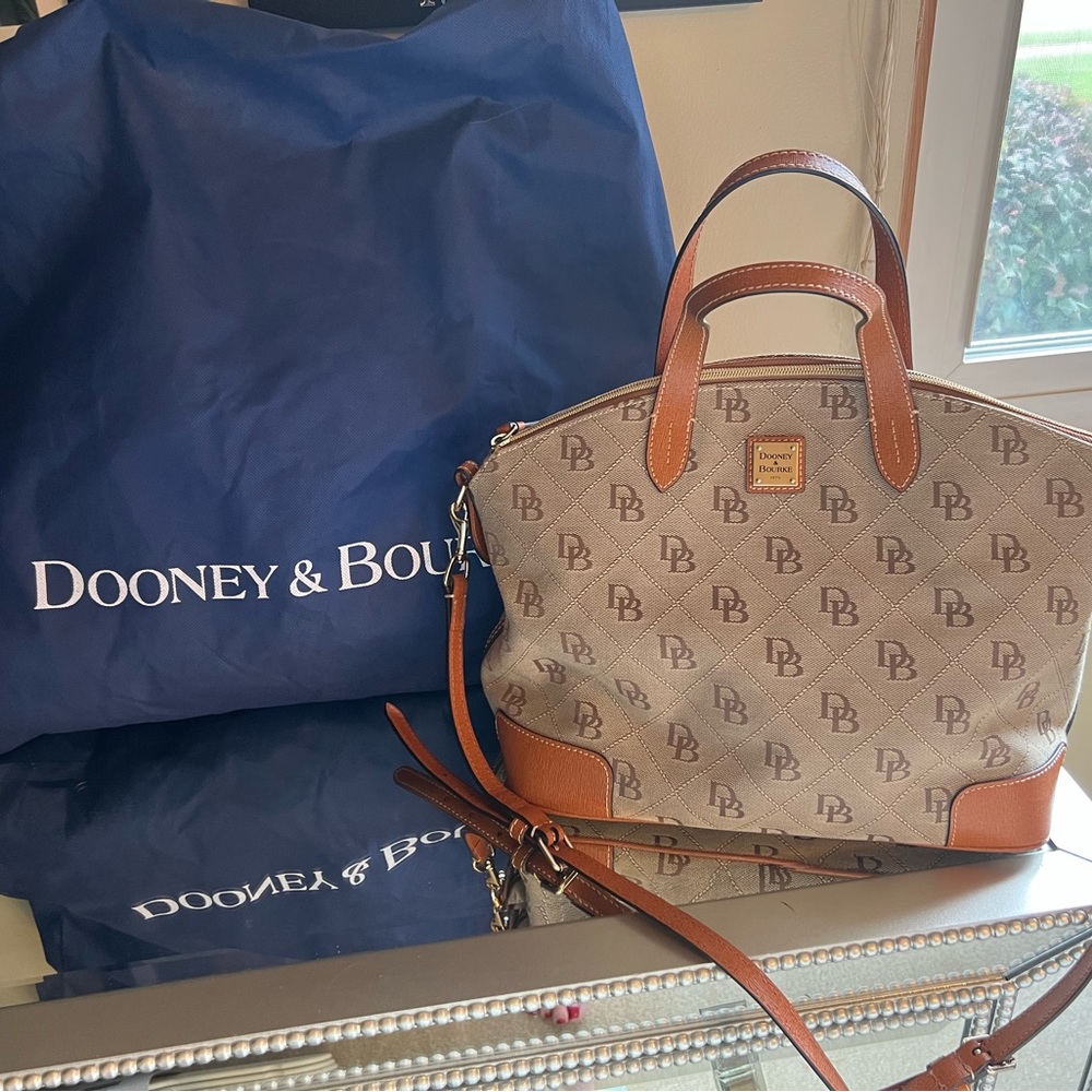 Dooney & Bourke large tote/bag